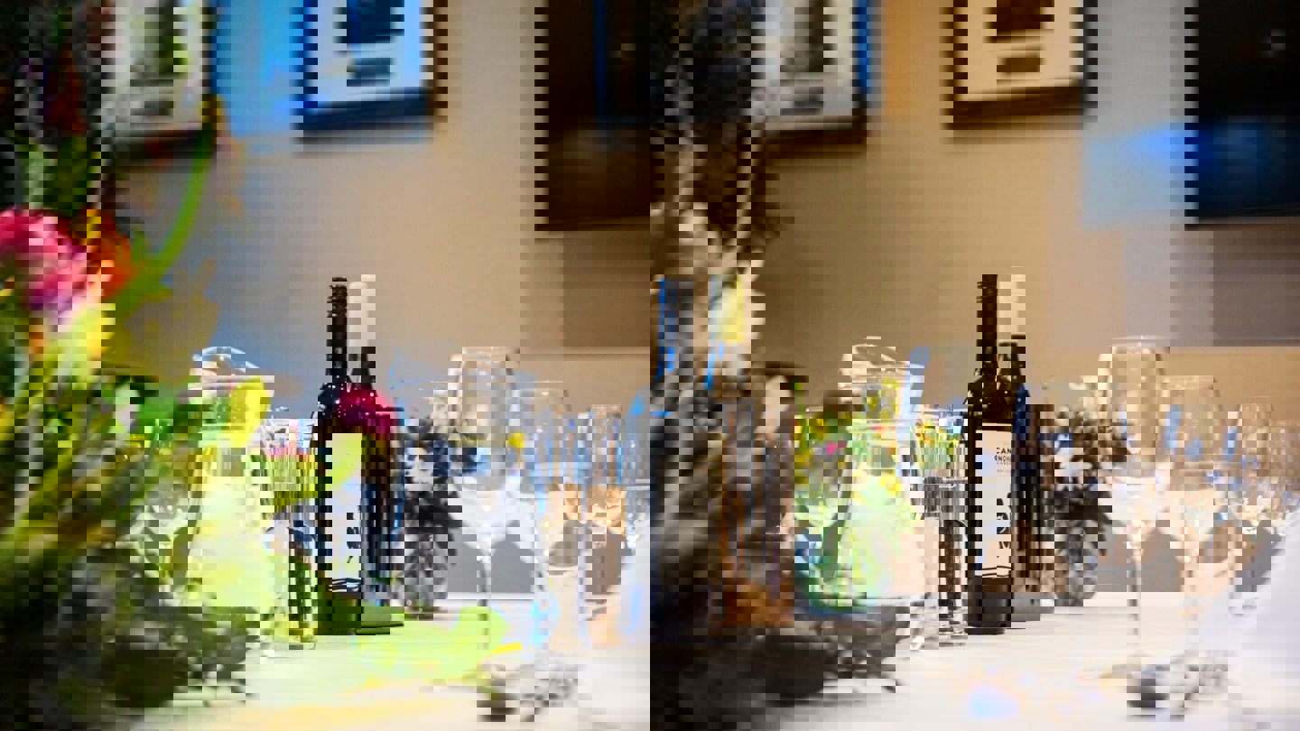 Image of poulter room dinner close up